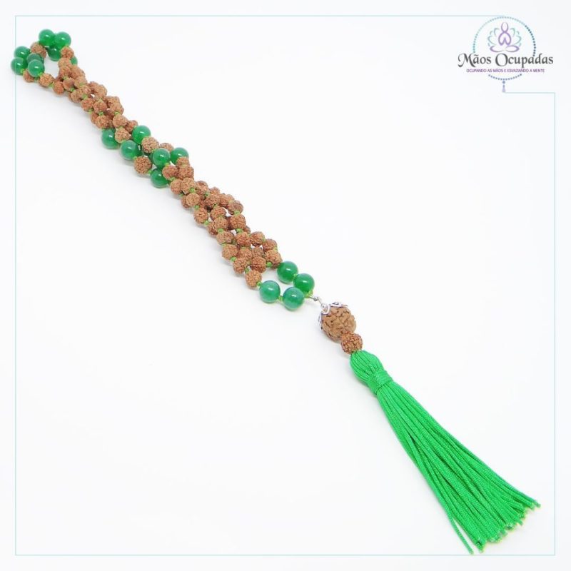 anahata japamala 108 contas em rudraksha e jade verde