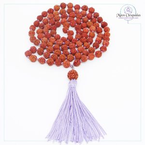 Japamala tradicional feito com 108 sementes de rudraksha e tecido lilás