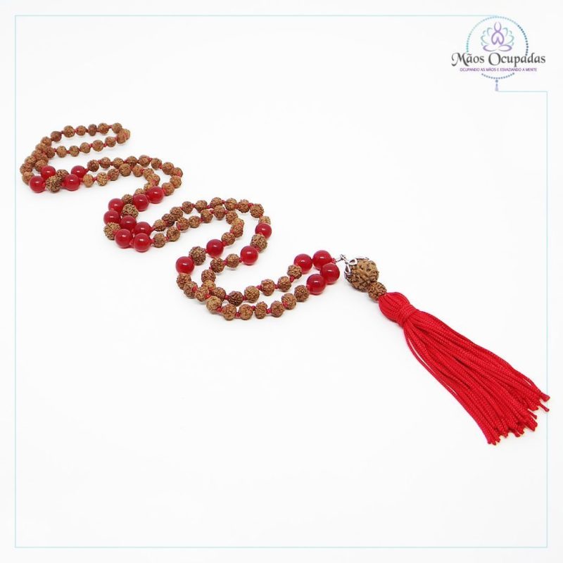 japamala 108 contas em sementes de rudraksha, jade rubi e tecido vermelho