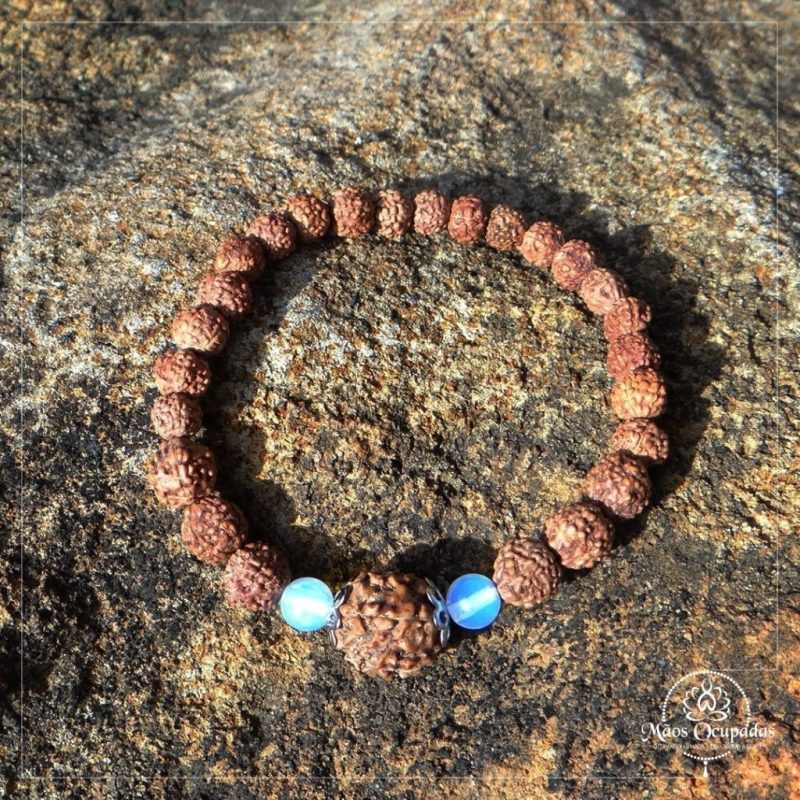 Pulseira japamala 27 contas em rudraksha e pedra da lua