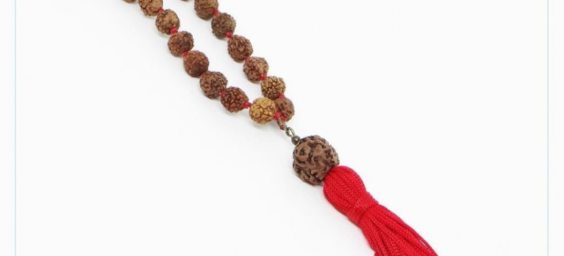 tradicional japamala com 27 contas em rudraksha e tecido